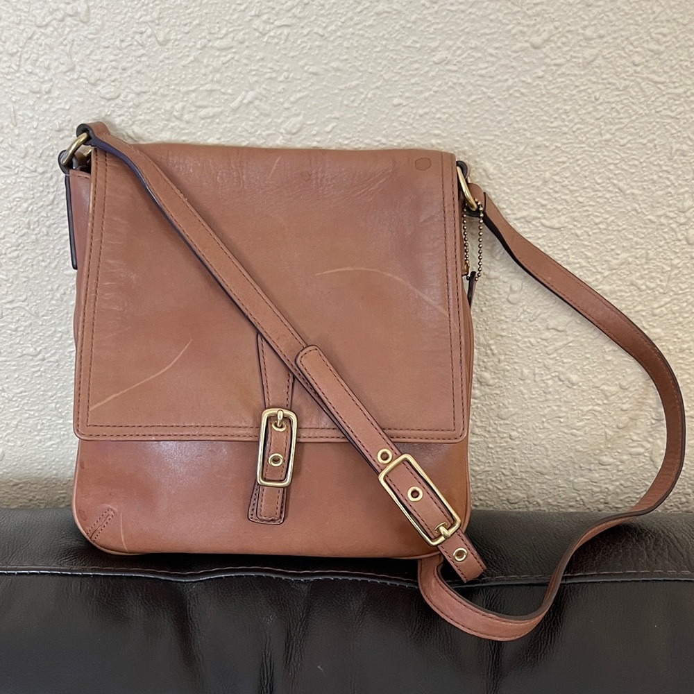 Coach Vintage Field Bag British Tan glove-tanned leather Crossbody 1990's